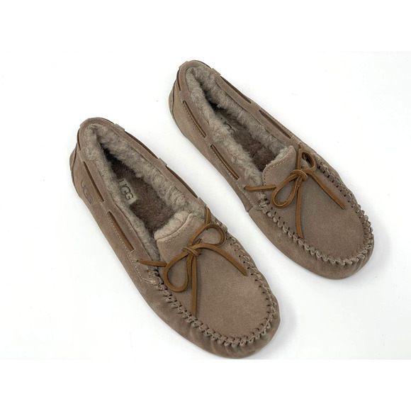 $100 UGG Dakota Moccasin Slippers Womens 6 Rare Caribou Suede Color 1107949 NEW - Picture 2 of 10